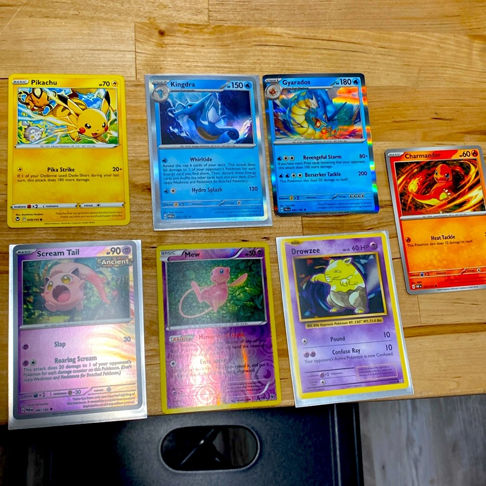7 Pokémon cards